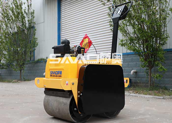 怎么選擇小型壓路機(jī)？你應(yīng)該知道的小技巧！