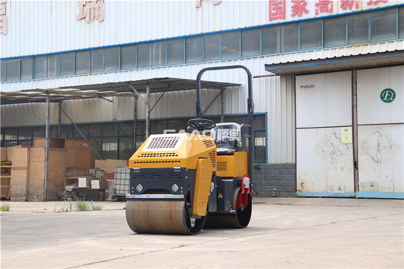 小型壓路機(jī)方向盤(pán)故障怎么辦？別著急，聽(tīng)完廠(chǎng)家的介紹也不遲
