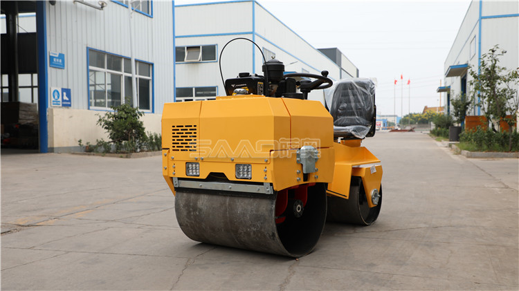 為什么小型壓路機(jī)質(zhì)量輕，壓實(shí)效果卻能保證呢？